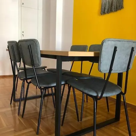 2 Mon-keys Apartament Saloniki