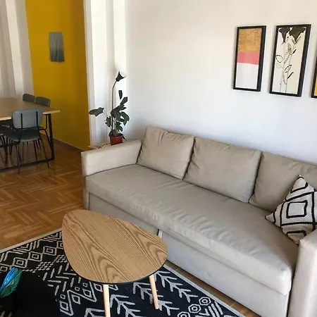2 Mon-keys Apartment