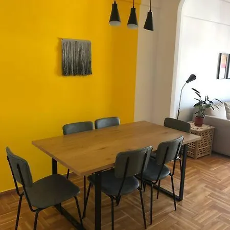 2 Mon-keys Apartment