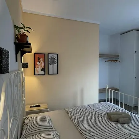 2 Mon-keys Apartment *