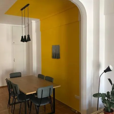 2 Mon-keys Apartment