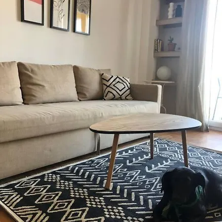 2 Mon-keys Apartment *