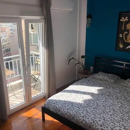 2 Mon-keys Apartment