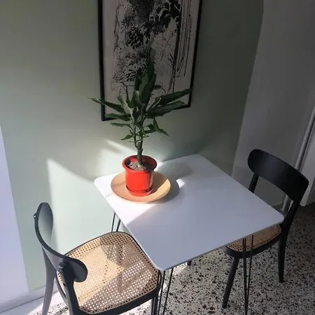 2 Mon-keys Apartment
