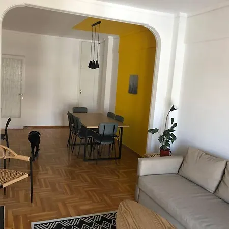 2 Mon-keys Apartment