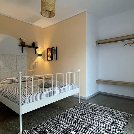 2 Mon-keys * Thessaloniki