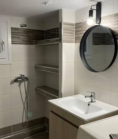 2 Mon-keys Apartment *