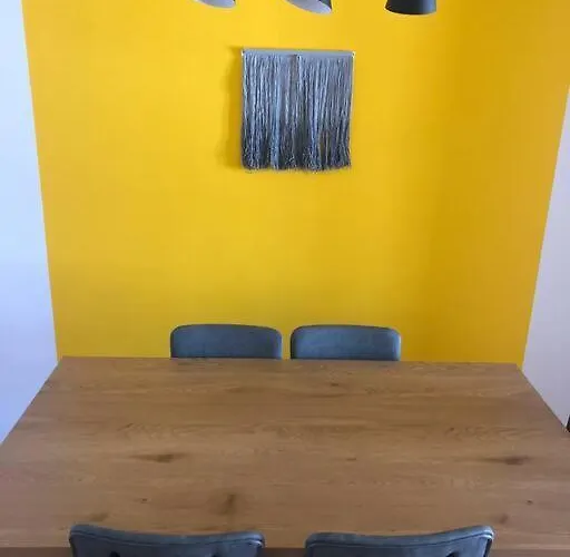 2 Mon-keys Apartment *